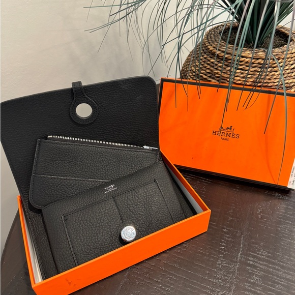 Hermes Black Dogon Duo Wallet - Picture 1 of 4